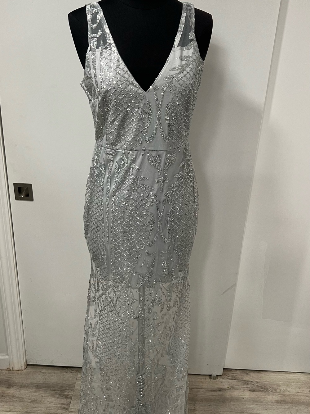 Silver Sequins V-Neck Evening Dress Medium like an 8